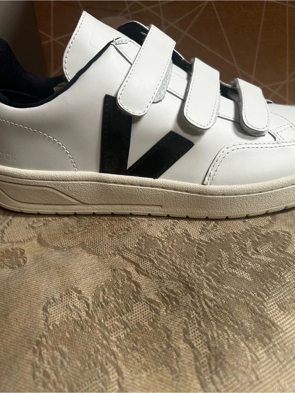 Veja women’s V-Lock White Sneakers with Black Accent - Velcro Closure Sz 9